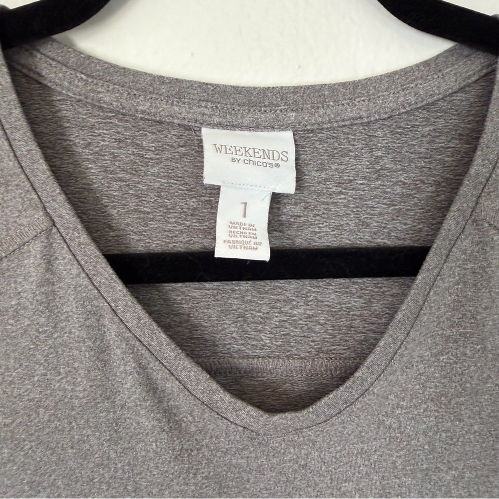 Weekends by Chico’s Top Size 1 (med 8) Gray V-Neck 3/4 Sleeve Knit Shirt - Picture 5 of 9